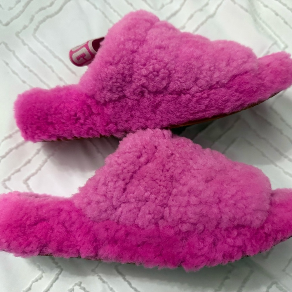 ✨️UGG Pink Fluffy Sandals✨️ - Picture 7 of 9